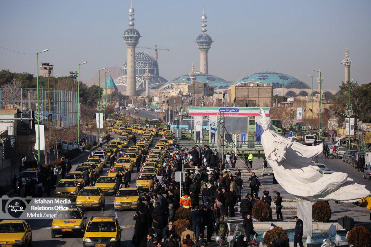 رژه باشکوه ناوگان تاکسی رسمی (فَرتاکسی) در اصفهان